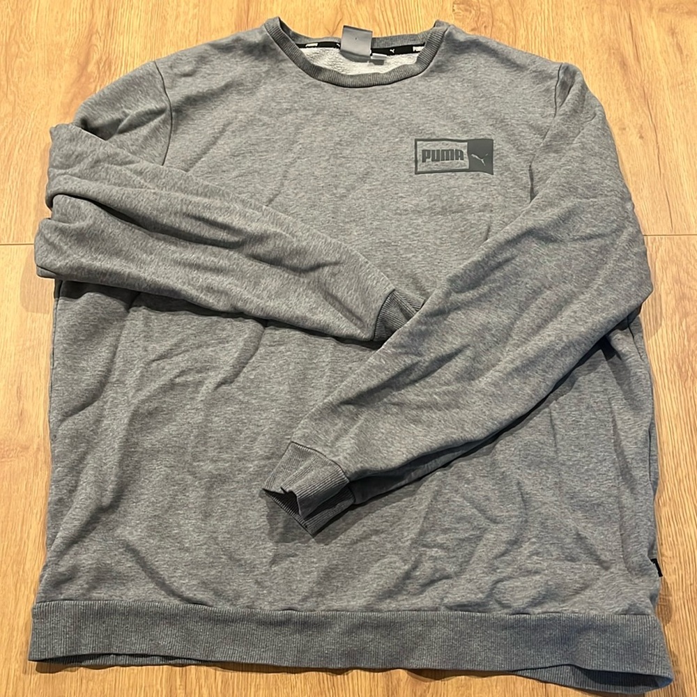 Puma  Fleece Crewneck
Size - XL
Color - Gray